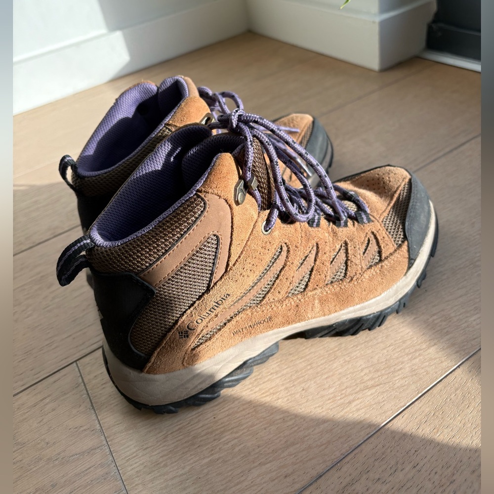 Columbia Tan hiking Boots